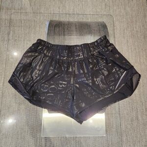 Lululemon Hotty Hot Short II *2.5" Manifesto